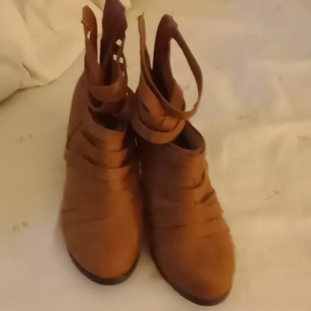 High heels - Picture 2 of 2